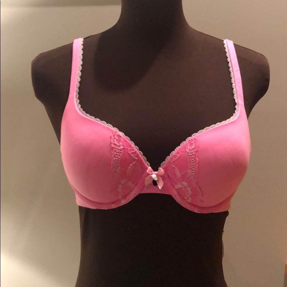 Body by Victoria’ Secret bra.